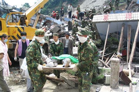 汶川大地震 陳堅|汶川十年·瞬间①陈坚：被压79小时“真汉子”最后的坚持！